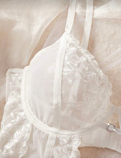 Lencería sexy con malla y bordado floral.