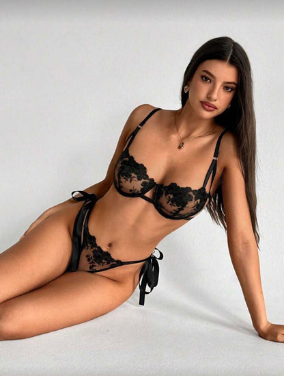 Lencería sexy con bordado floral